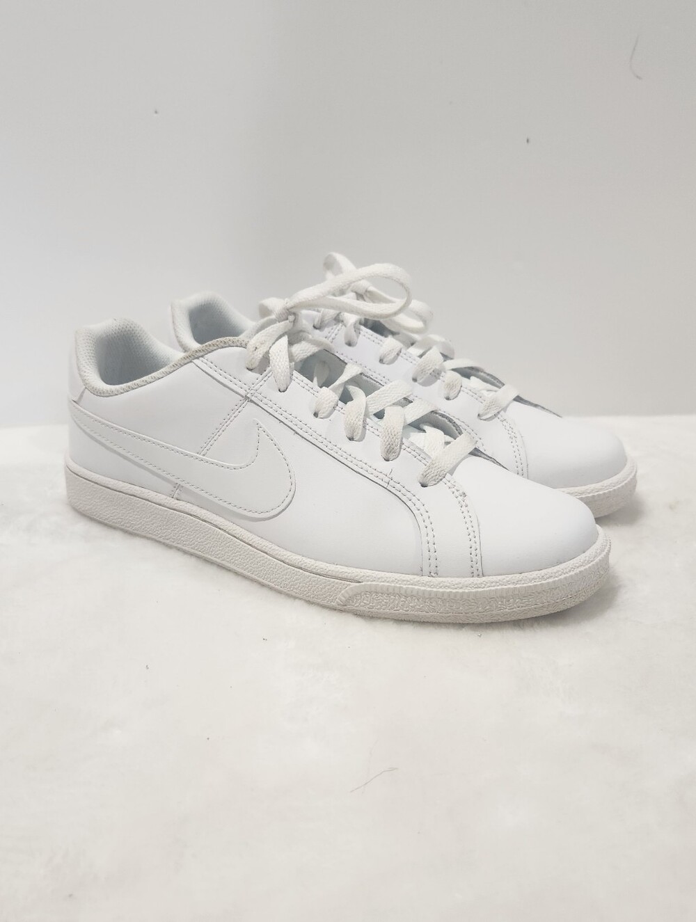 Nike Court Royale White Sneaker Shoes Womens Size 9.5 749867-105
